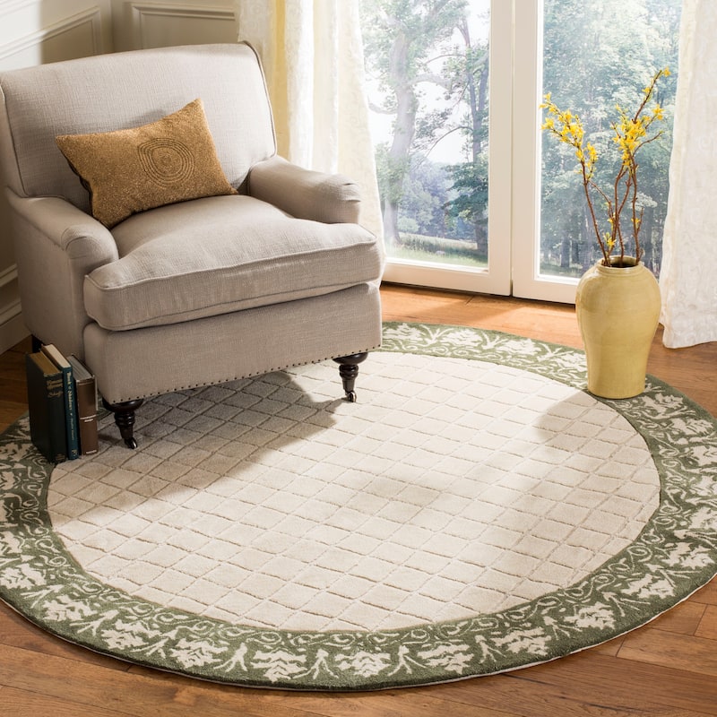 SAFAVIEH Handmade Total Performance Majbritt Oriental Trellis Rug - 8' Round - Ivory/Creme