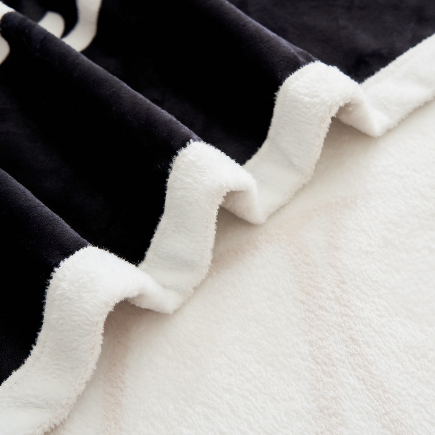 Betty Boop Super Soft Fleece Plush Throw Blanket for Couch - Picture 165 of 374