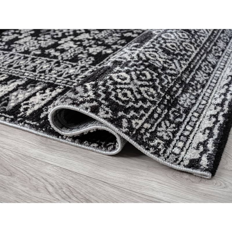 Bergamo Collection Black/Gray Tribal Design Transitional Area Rug