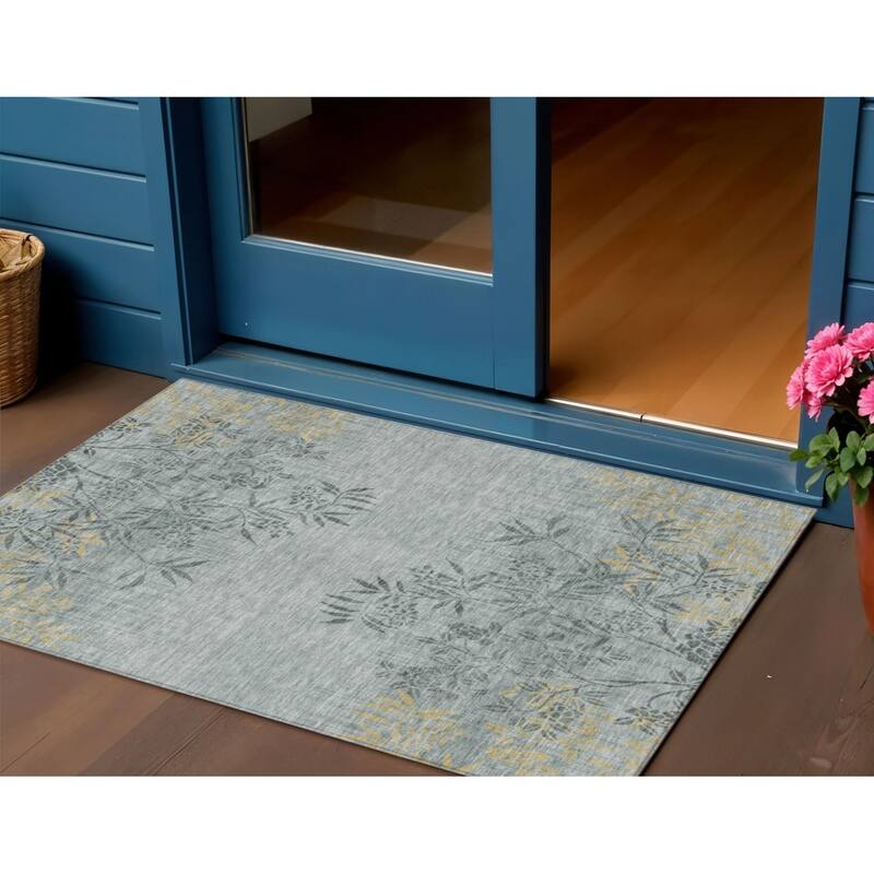 HomeRoots Floral Transitional Rectangle Outdoor Rug - 3' x 5'