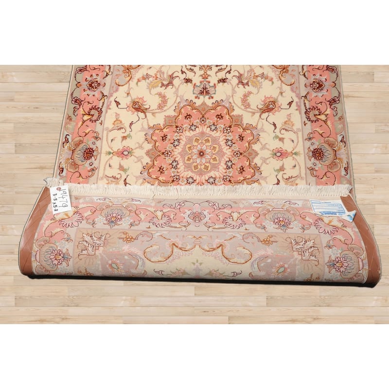 3'5''x5'3'' Hand Knotted Wool Ivory Traditional 300 KPSI Rug - 3' 5'' x 5' 3''