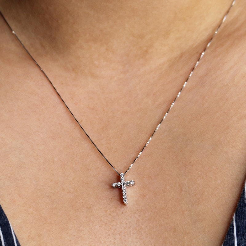 Auriya 14k Gold Round Diamond Cross Necklace 1/4CTW (H-I, I1-I2)