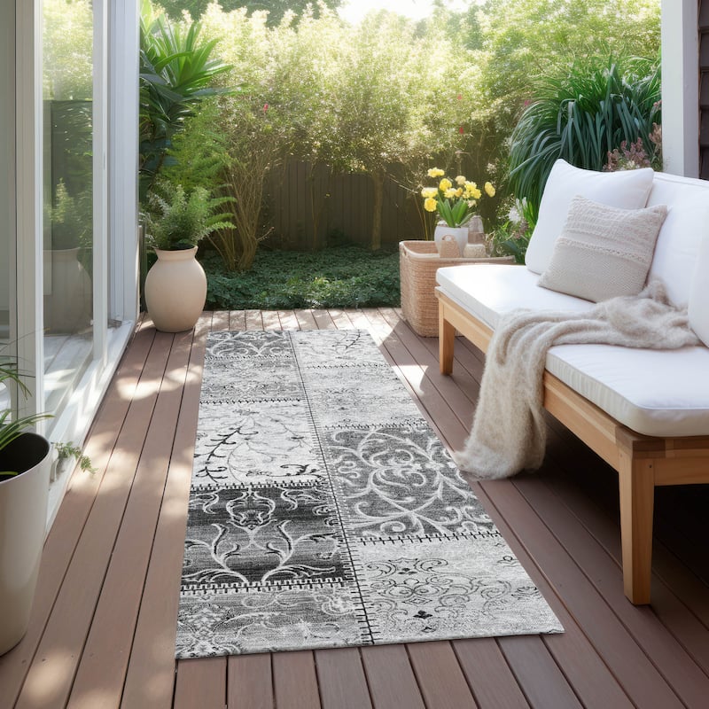 Machine Washable Indoor/ Outdoor Traditional Patchwork Chantille Rug