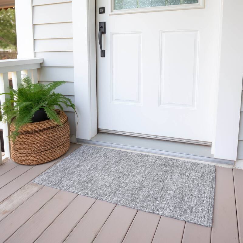 Machine Washable Indoor/ Outdoor Chantille Modern Floral Impressions Rug - Silver - 1'8" x 2'6"