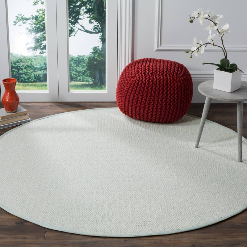 SAFAVIEH, Handmade Flatweave Montauk Brice Casual Cotton Rug - 6' Round - Ivory/Foam Green
