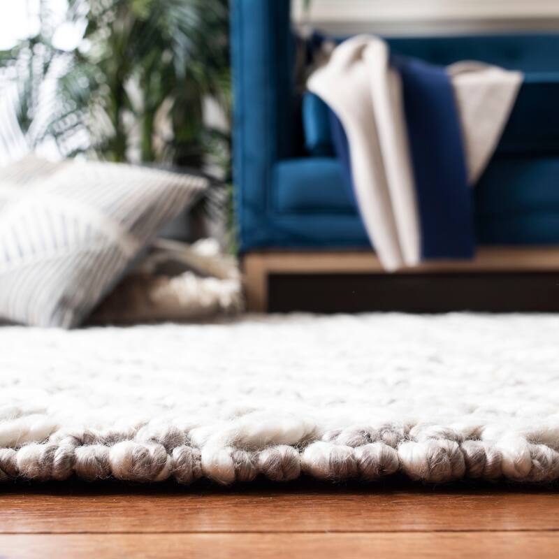 SAFAVIEH Handmade Natura Kumara Wool Rug