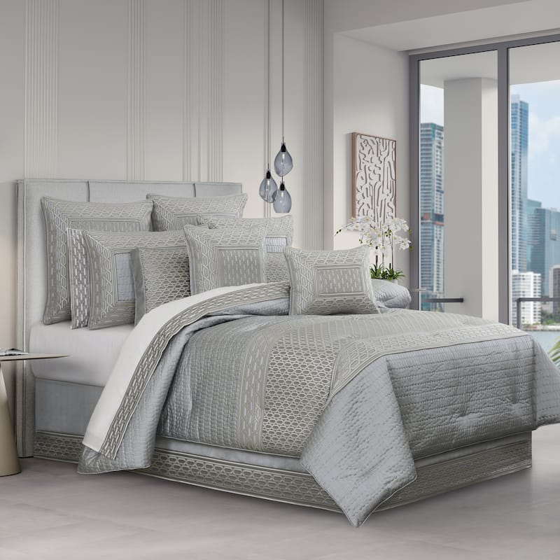 J. Queen New York Metropolitan Cloud Comforter Set