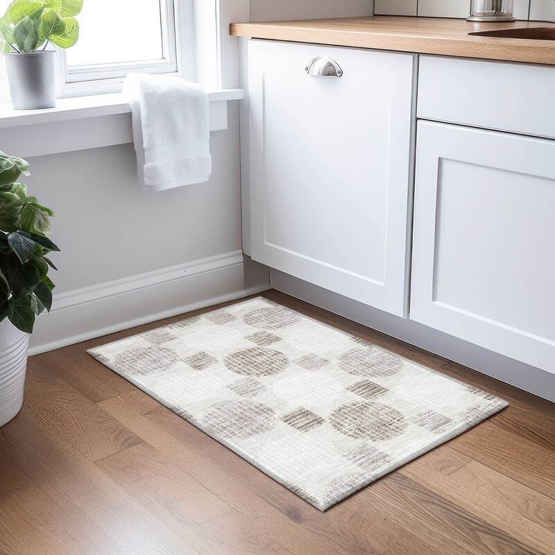 Machine Washable Indoor/ Outdoor Chantille Contemporary Dotty Rug