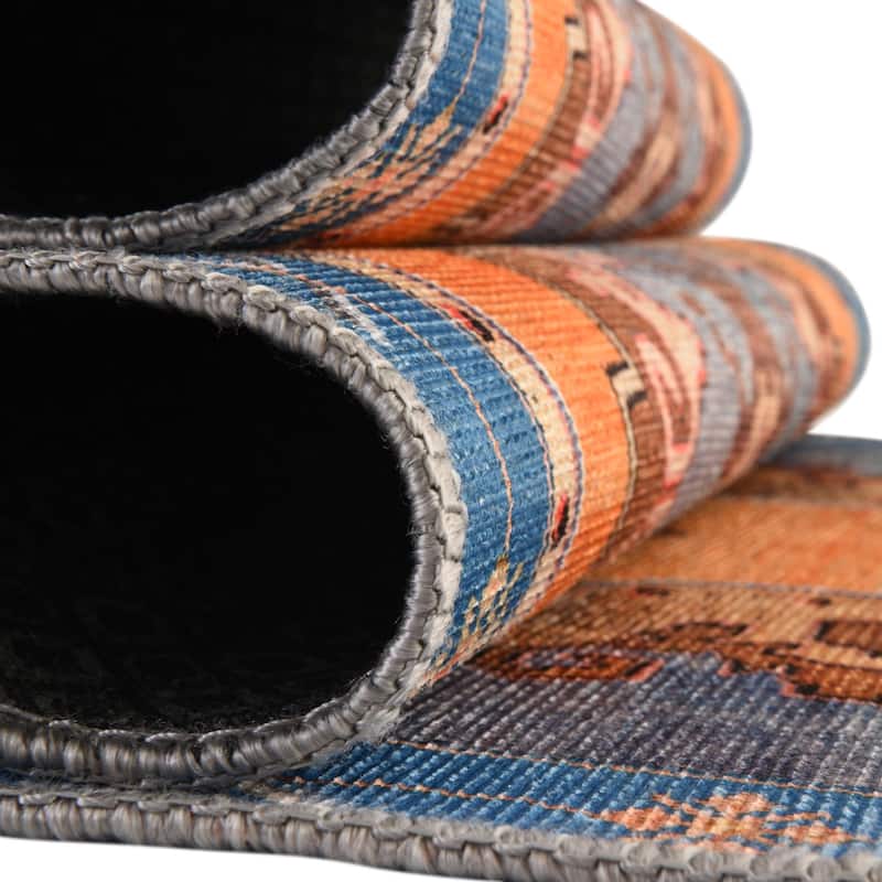 Traditional Rine Collection Area Rug