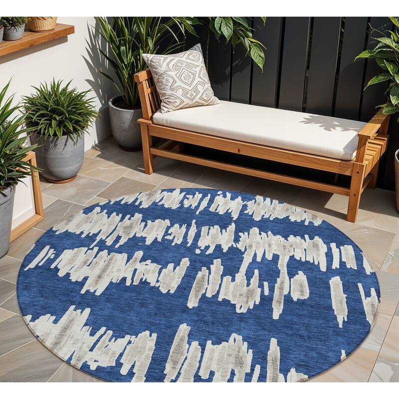HomeRoots Striped Transitional Rectangle Outdoor Rug - 8' Round