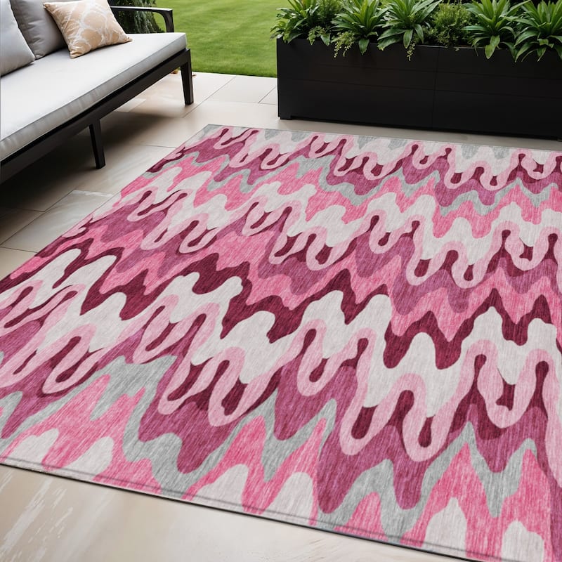 HomeRoots Abstract Transitional Rectangle Outdoor Rug - 5' X 8'