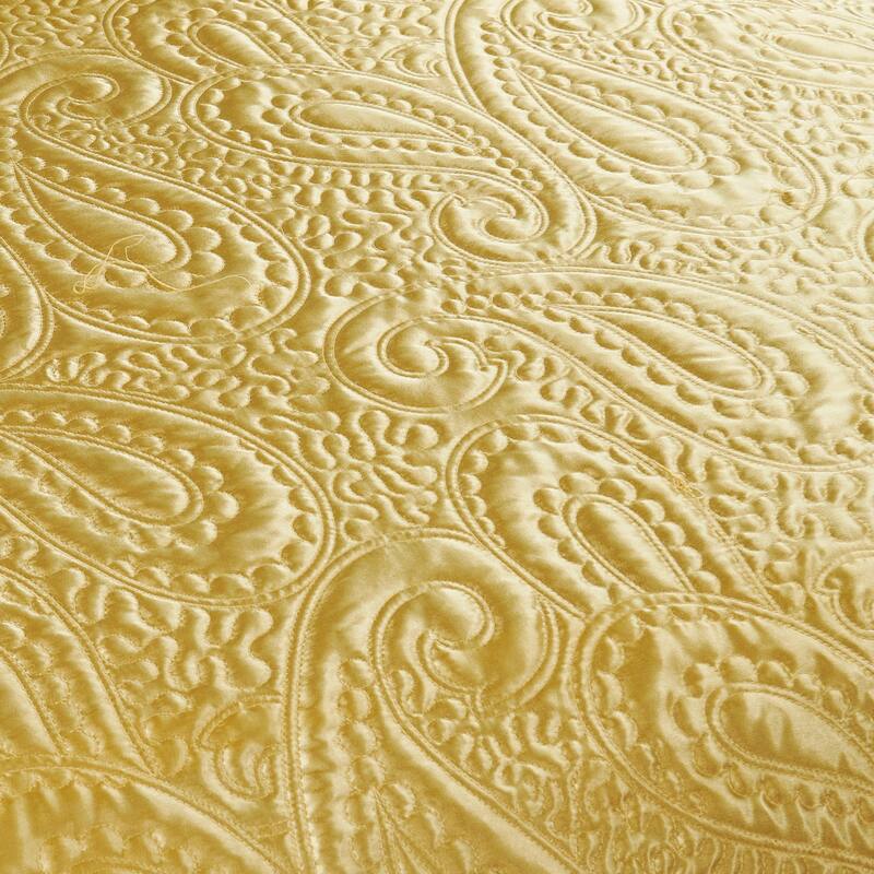 3-Piece Paisley Design Lightweight Bedding Set