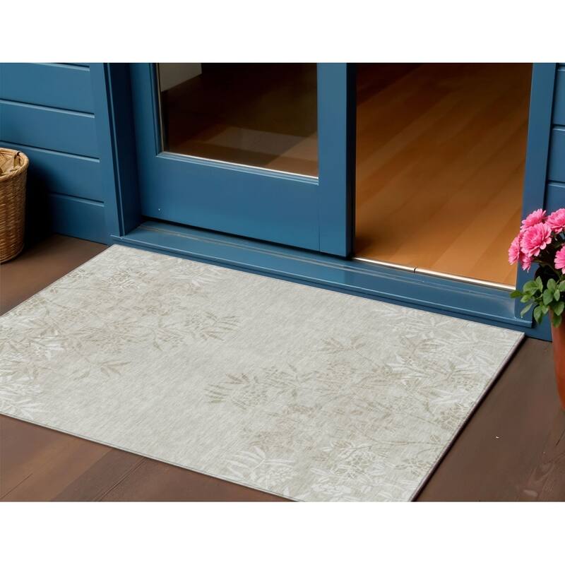 HomeRoots Floral Transitional Rectangle Outdoor Rug - 3' x 5'