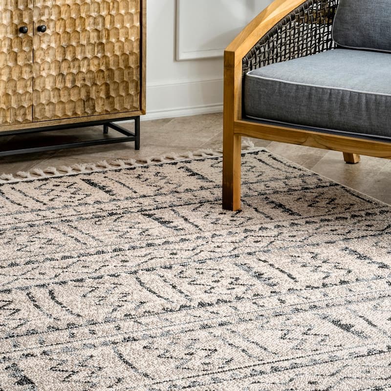 Nuloom Geometric Akua Ethnic Bands Tassel Area Rug