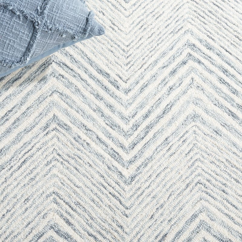 SAFAVIEH Handmade Ebony Rumjana Modern Wool Rug