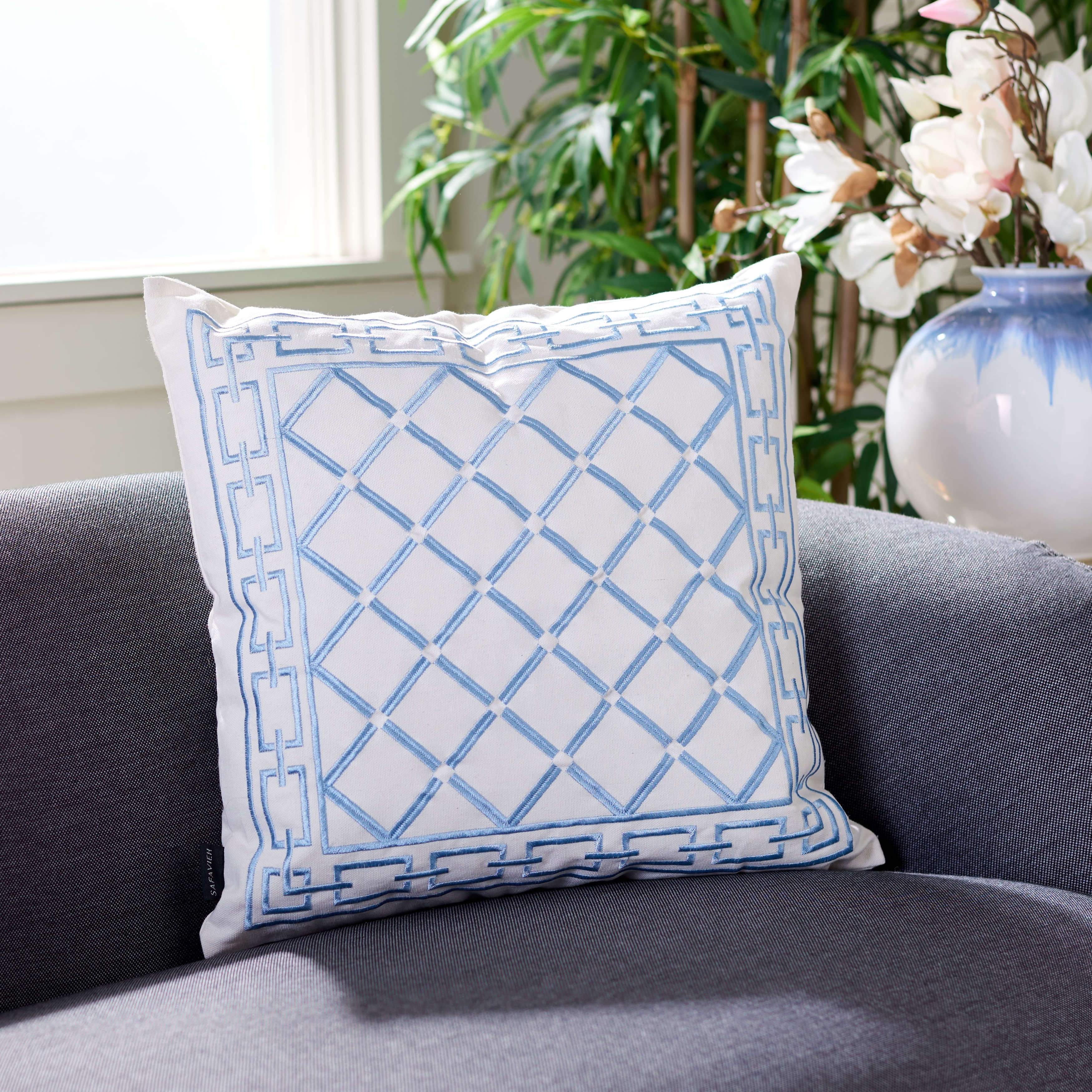 SAFAVIEH Warwick 18-inch Pillow