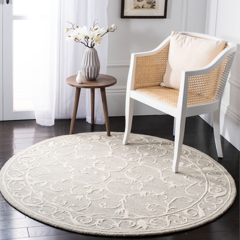 SAFAVIEH Handmade Micro-Loop Tomke Wool Rug - 5' Round - Light Grey/Ivory