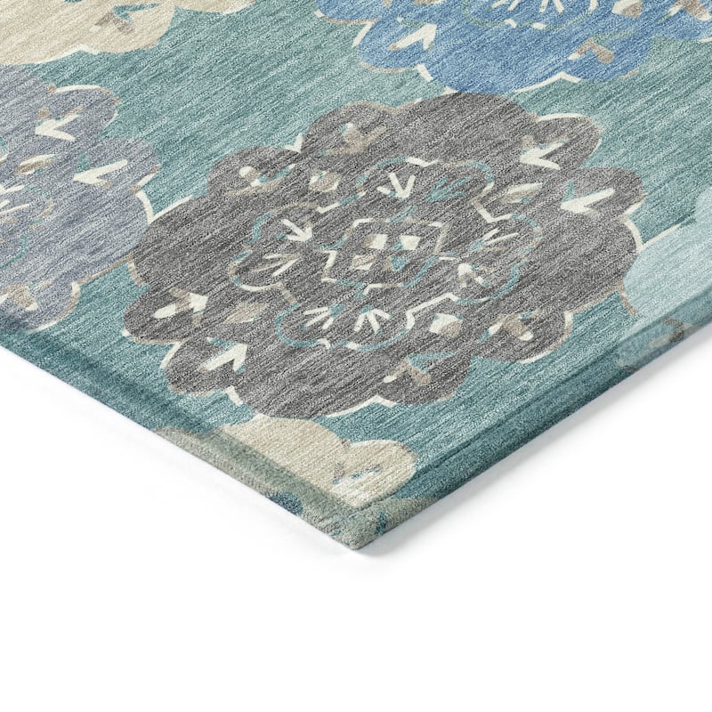 Machine Washable Indoor/ Outdoor Global Motif Chantille Rug