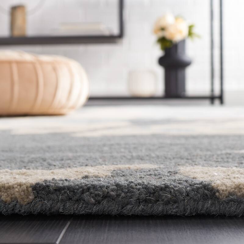 SAFAVIEH Handmade Bella Tinatin Modern Floral Wool Rug