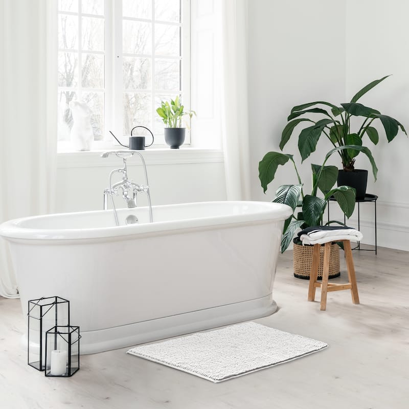 Resort Collection Plush Shag Chenille Bath Mat (17 inches x 24 inches)