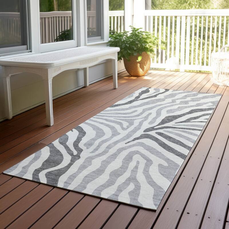 Machine Washable Indoor/ Outdoor Modern Prints Chantille Rug - Gray - 2'3" x 7'6"