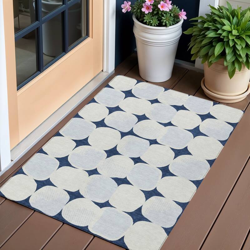 HomeRoots Abstract Transitional Rectangle Outdoor Rug - 3' x 5'