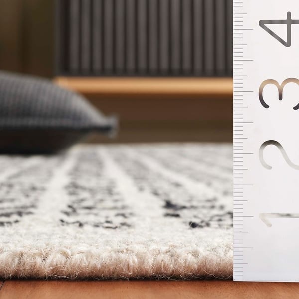 SAFAVIEH Handmade Ebony Uschi Modern Rug