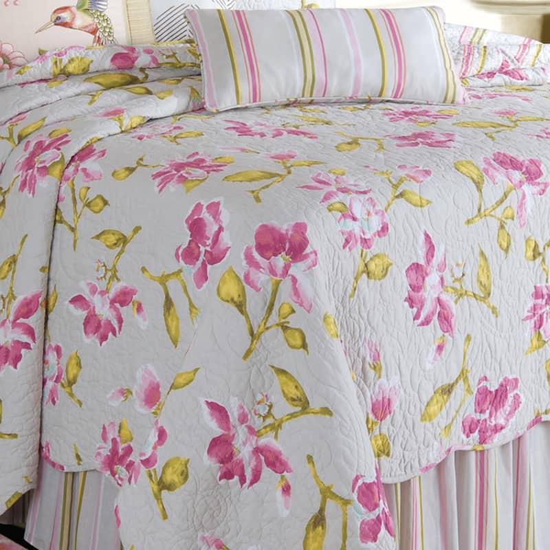 Liliann White Floral Cotton Quilt (Shams Not Included)