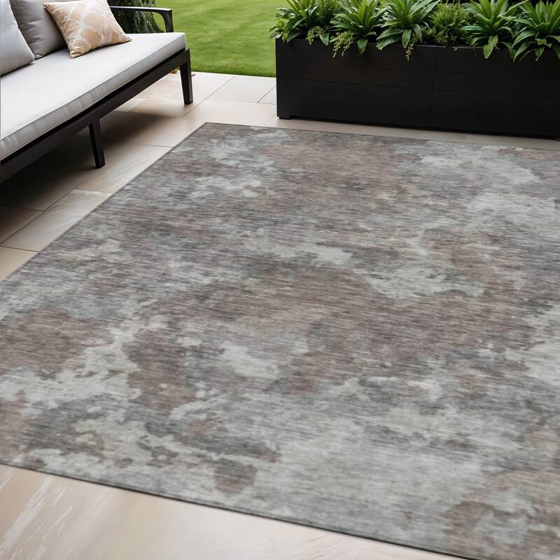 HomeRoots Abstract Transitional Rectangle Outdoor Rug - 5' X 8'