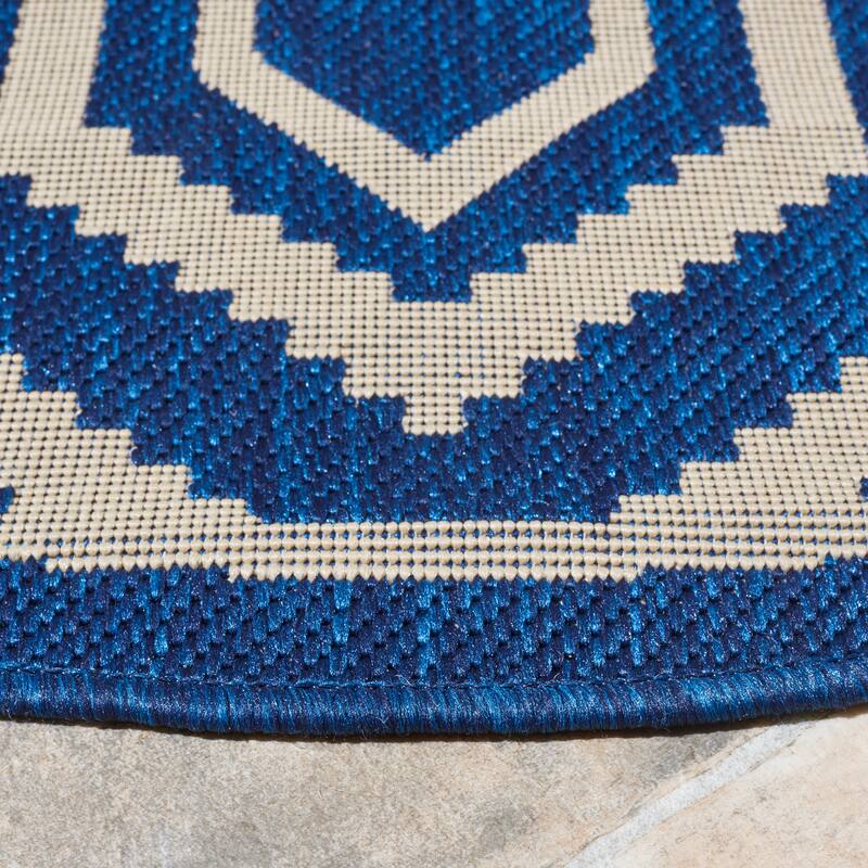 SAFAVIEH Courtyard Carolee Indoor/ Outdoor Patio Backyard Rug