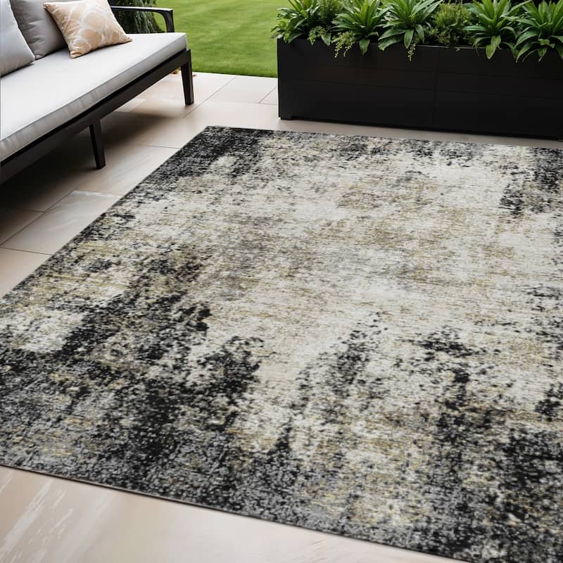 HomeRoots Abstract Transitional Rectangle Outdoor Rug - 5' X 8'