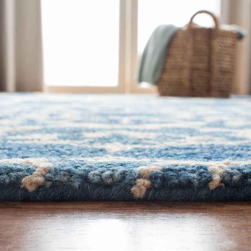 SAFAVIEH Handmade Roslyn Hildrun Modern Floral Wool Rug