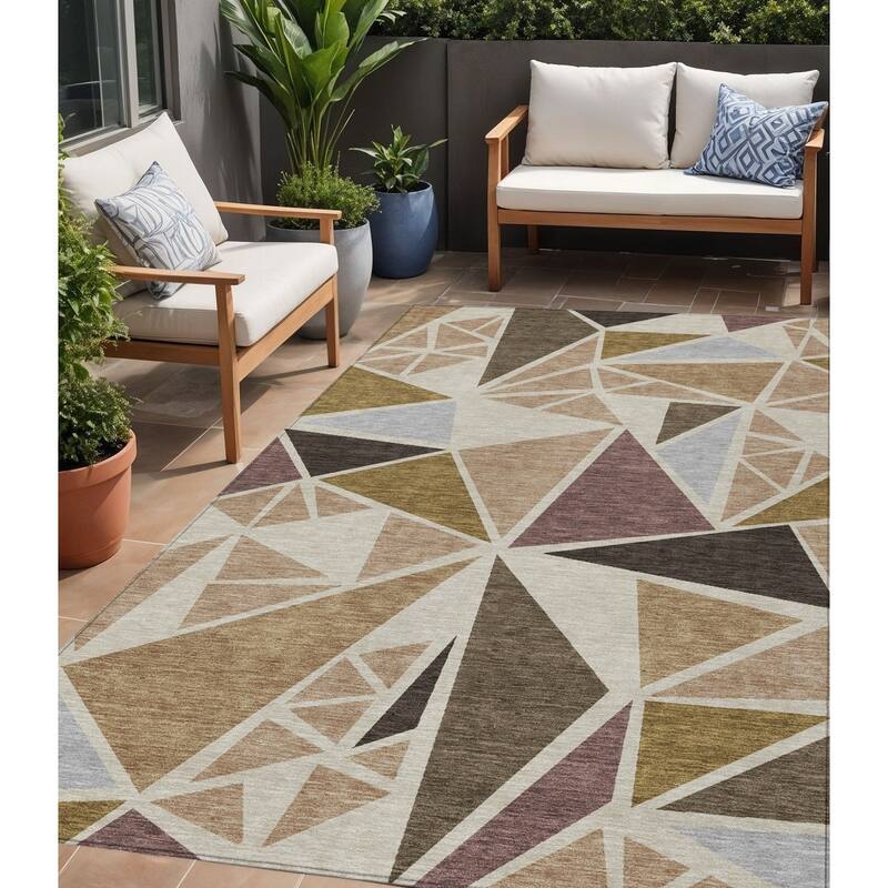 HomeRoots Geometric Transitional Rectangle Outdoor Rug - 5' X 8'
