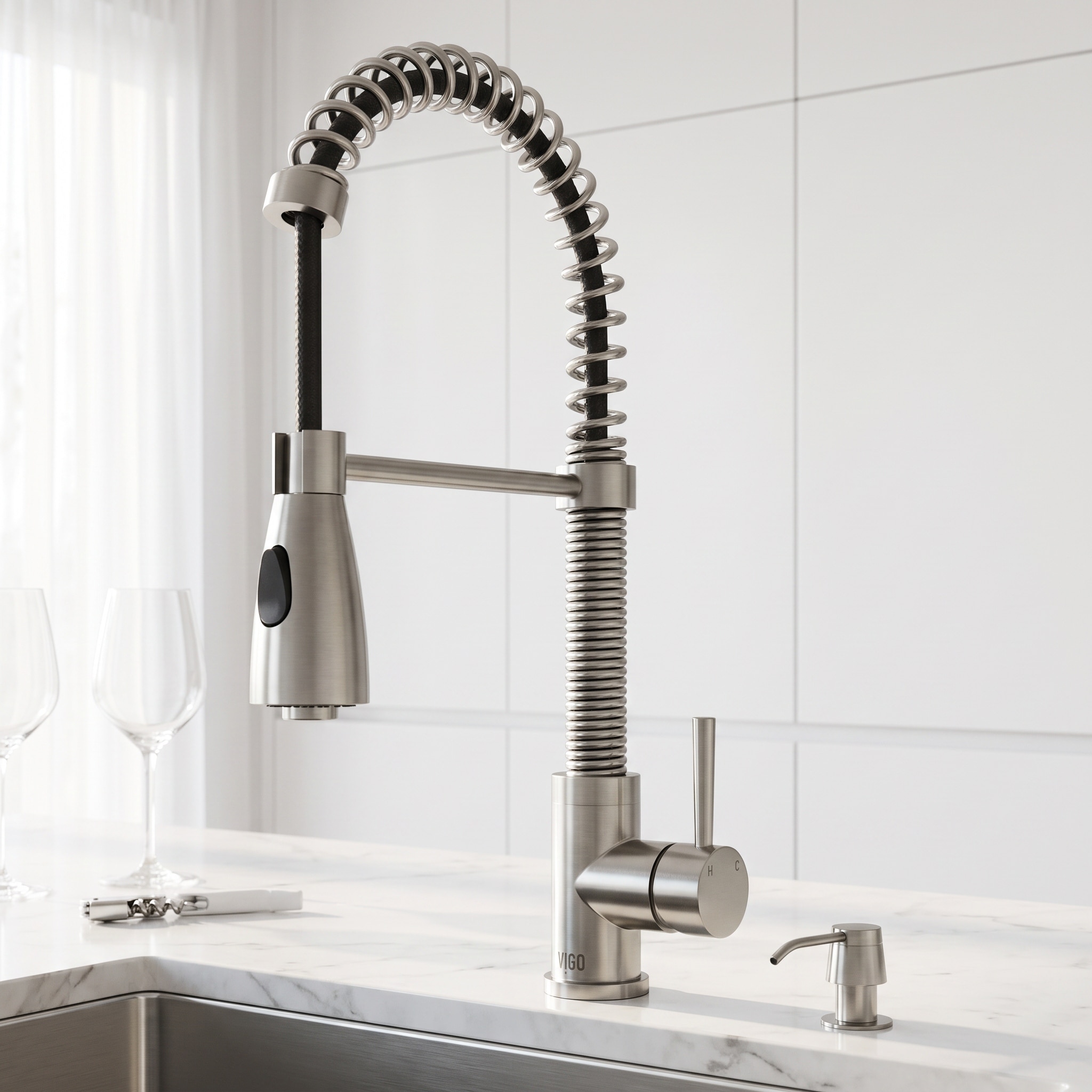 VIGO Brant 19" H Single Handle Pull-Down Sprayer Kitchen Faucet