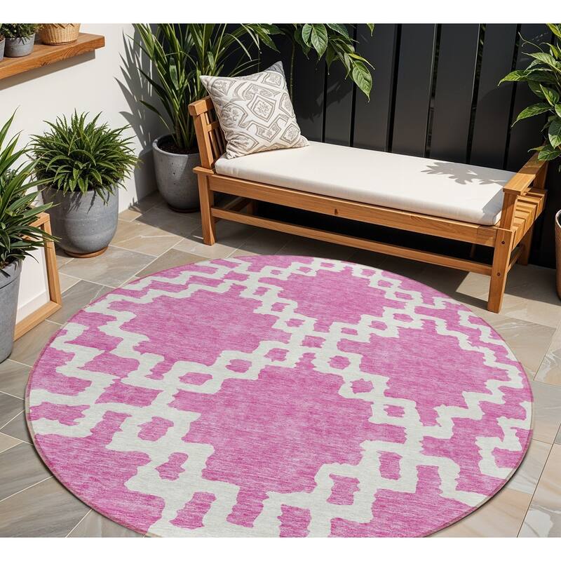 HomeRoots Geometric Transitional Rectangle Outdoor Rug - 8' Round