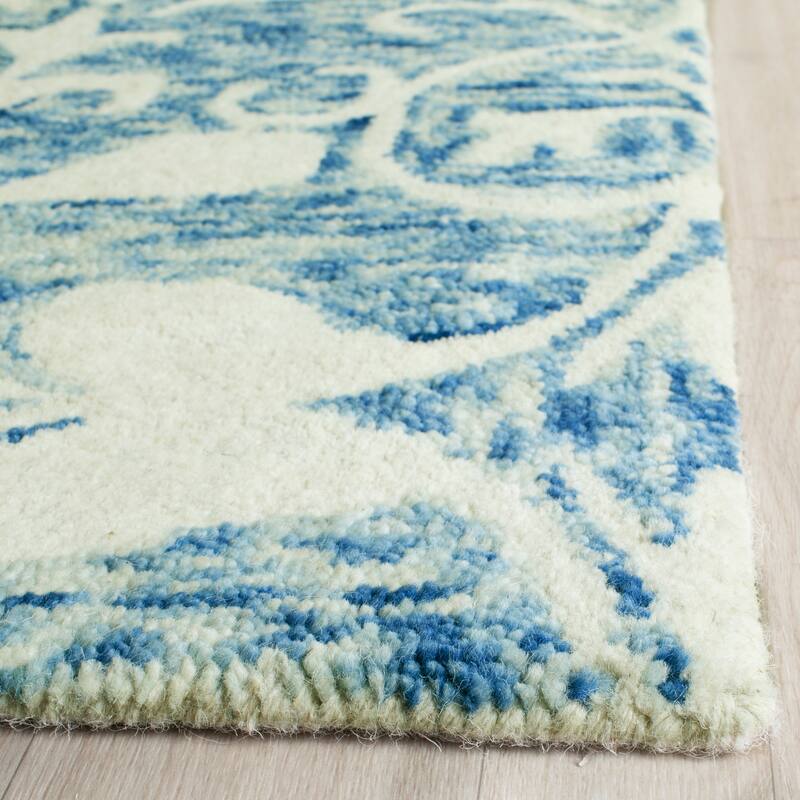 SAFAVIEH Handmade Chatham Dajana Modern Wool Rug
