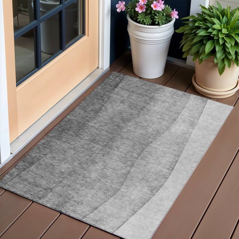 HomeRoots Ombre Transitional Rectangle Outdoor Rug - 3' x 5'