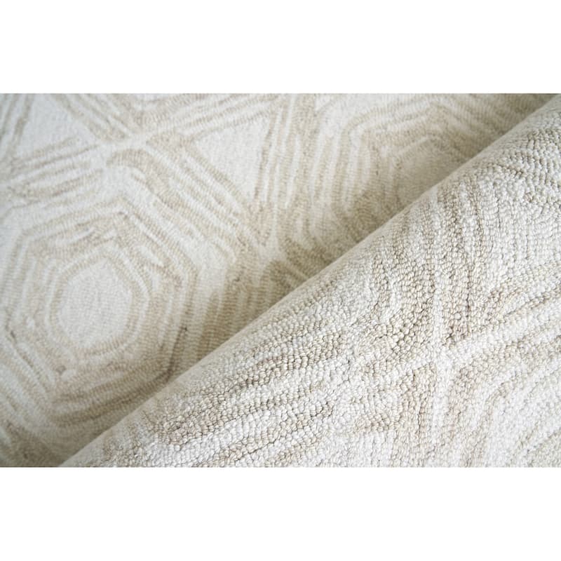 EXQUISITE RUGS Caprice Hand-tufted New Zealand Wool Beige/Ivory Area Rug.