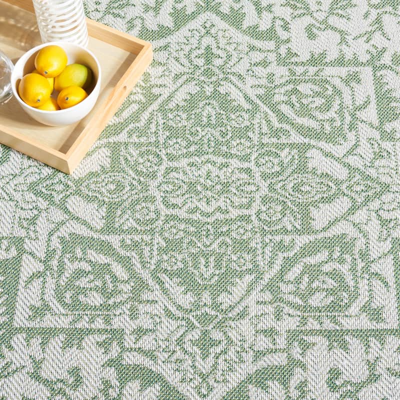 SAFAVIEH Bermuda Bernadien Geometric Indoor/Outdoor Waterproof Rug
