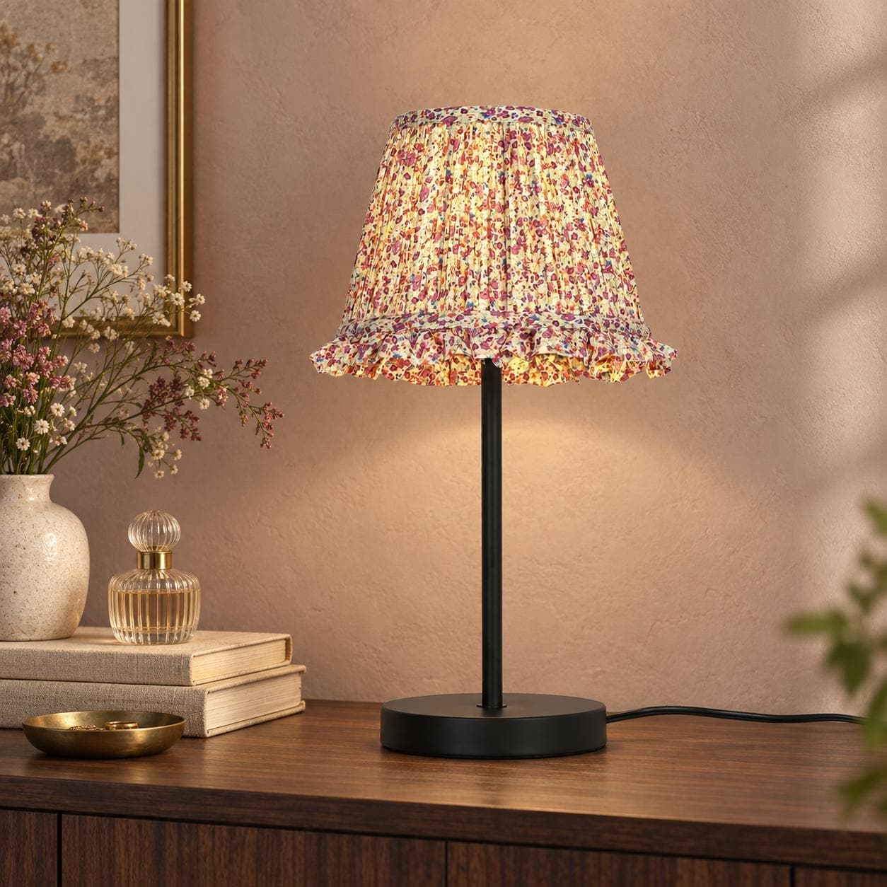 Vintage Modern 1-Light Table Lamp with Floral Fabric Shade, Ruffled Edge&Matte Black Base - 7.8