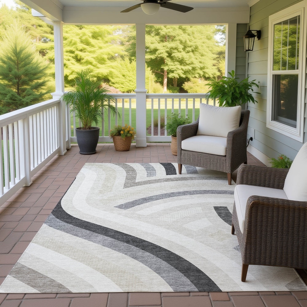 Machine Washable Indoor/ Outdoor Modern Jalen Chantille Rug