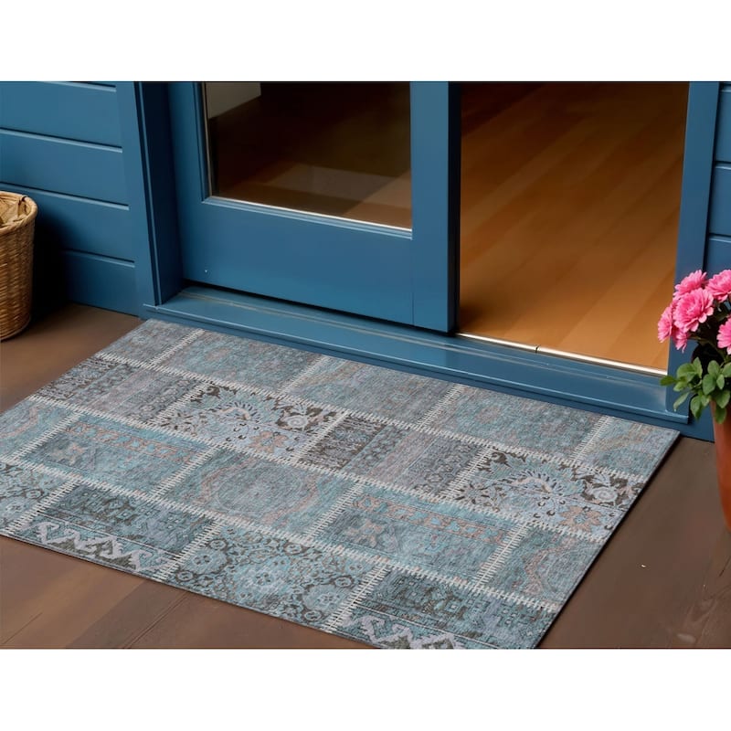 HomeRoots Patchwork Transitional Rectangle Outdoor Rug - 3' x 5'