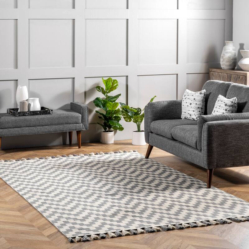 Nuloom Geometric Priya Chevron Cotton Tassel Area Rug - 8' x 10' - Grey