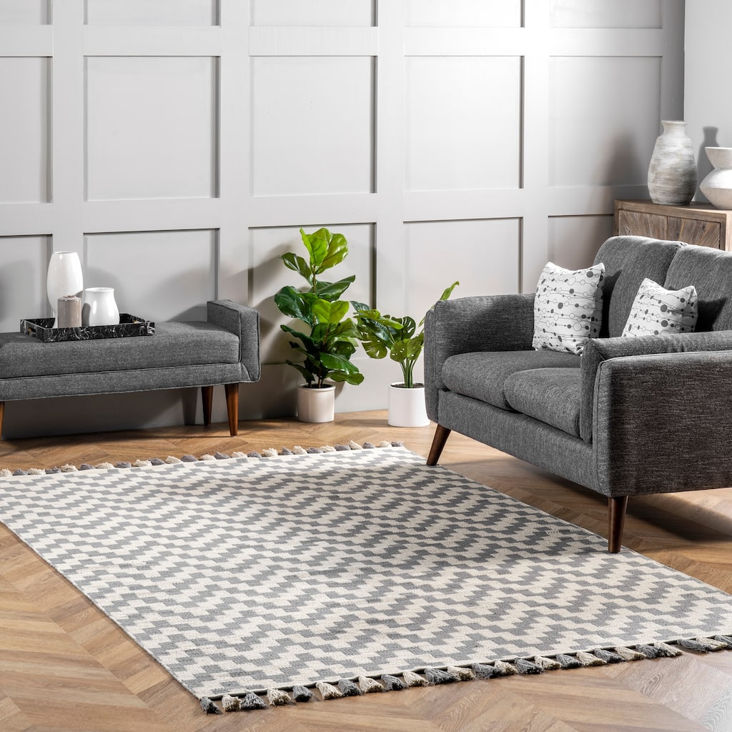 Nuloom Geometric Priya Chevron Cotton Tassel Area Rug