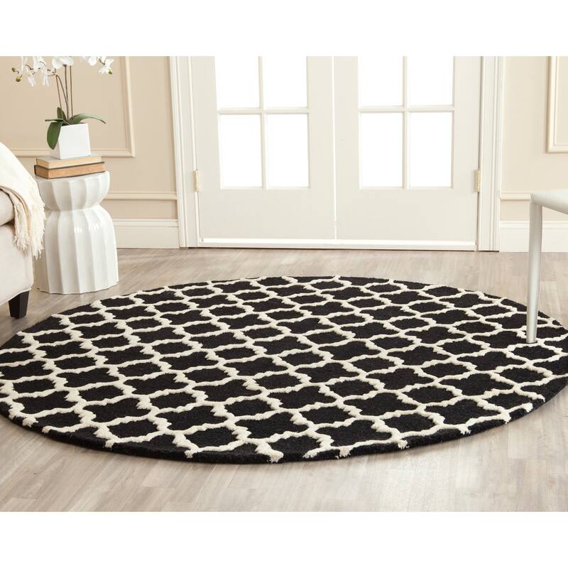 SAFAVIEH Handmade Cambridge Touria Modern Moroccan Wool Rug - 6' Round - Black/Ivory