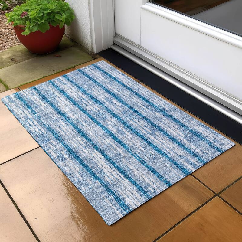 Machine Washable Indoor/ Outdoor Chantille Ombre Stripe Rug - Navy - 1'8" x 2'6"
