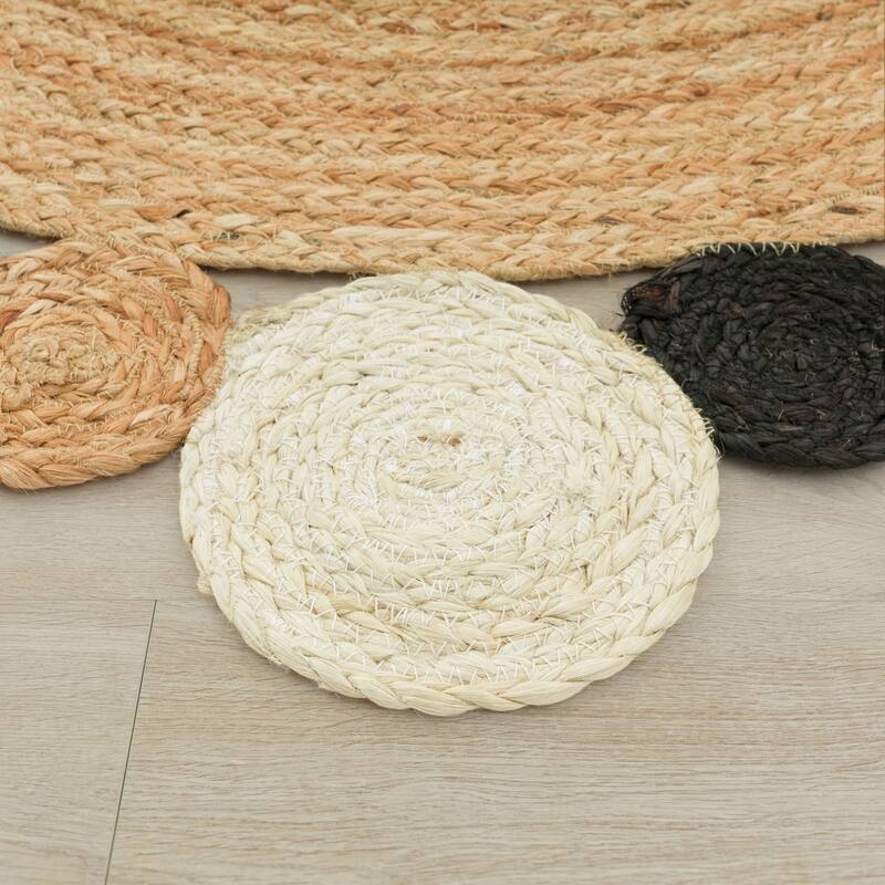 Hand-Woven Jute Rug Round with Natural Jute Fibers and Circles