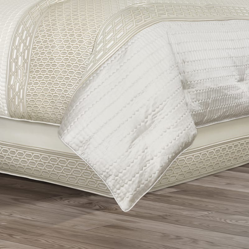 J. Queen New York Metropolitan Comforter Set