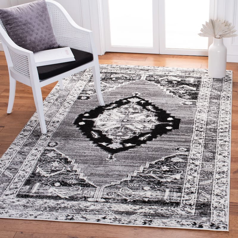 SAFAVIEH Vintage Hamadan Lucile Traditional Medallion Rug - 6'7" Square - Grey/Ivory