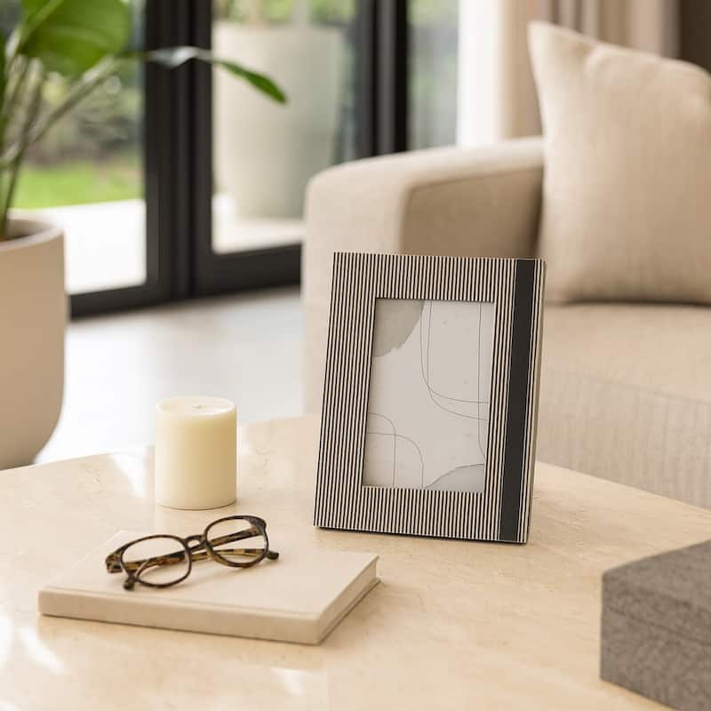 Resin Wood Lines Photo Frame - Black/White, 4x6 in.
